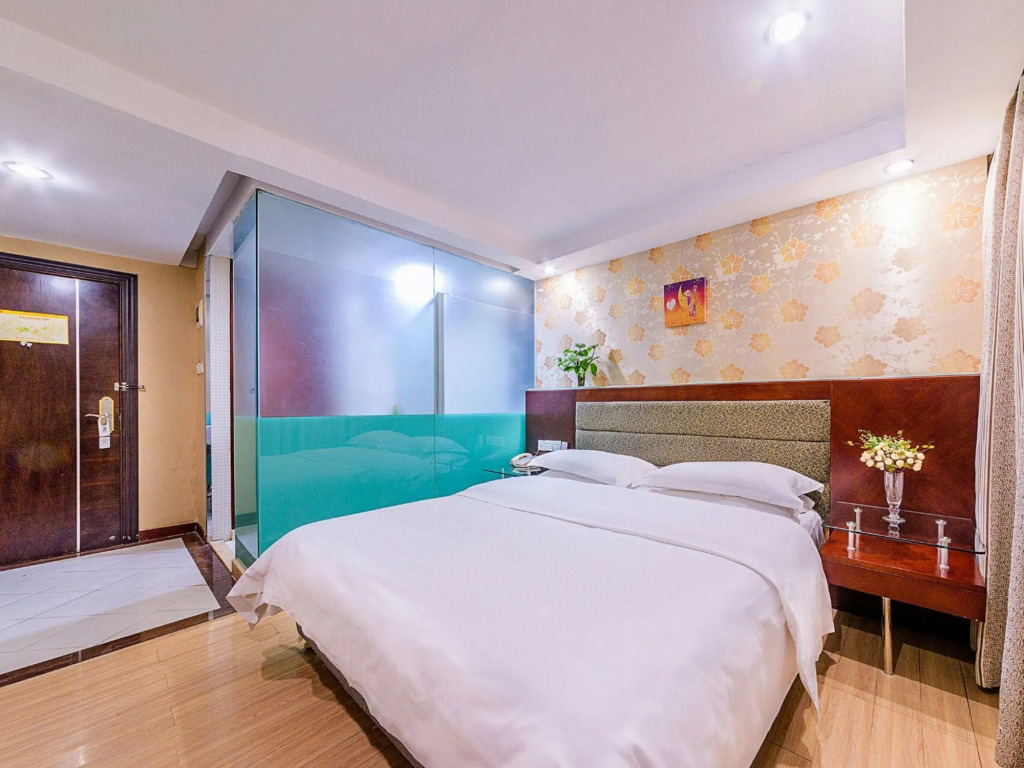 Kaiserdom Hotel China Plaza