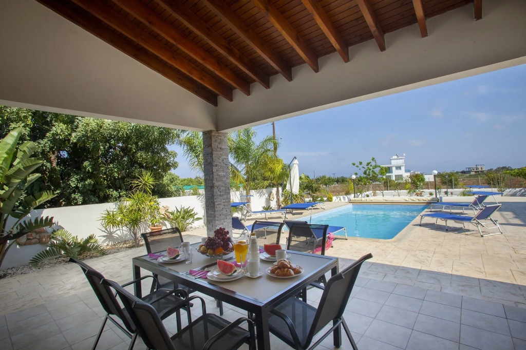 Villa Grecos Grove