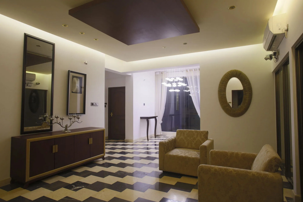 Monsoon Inn