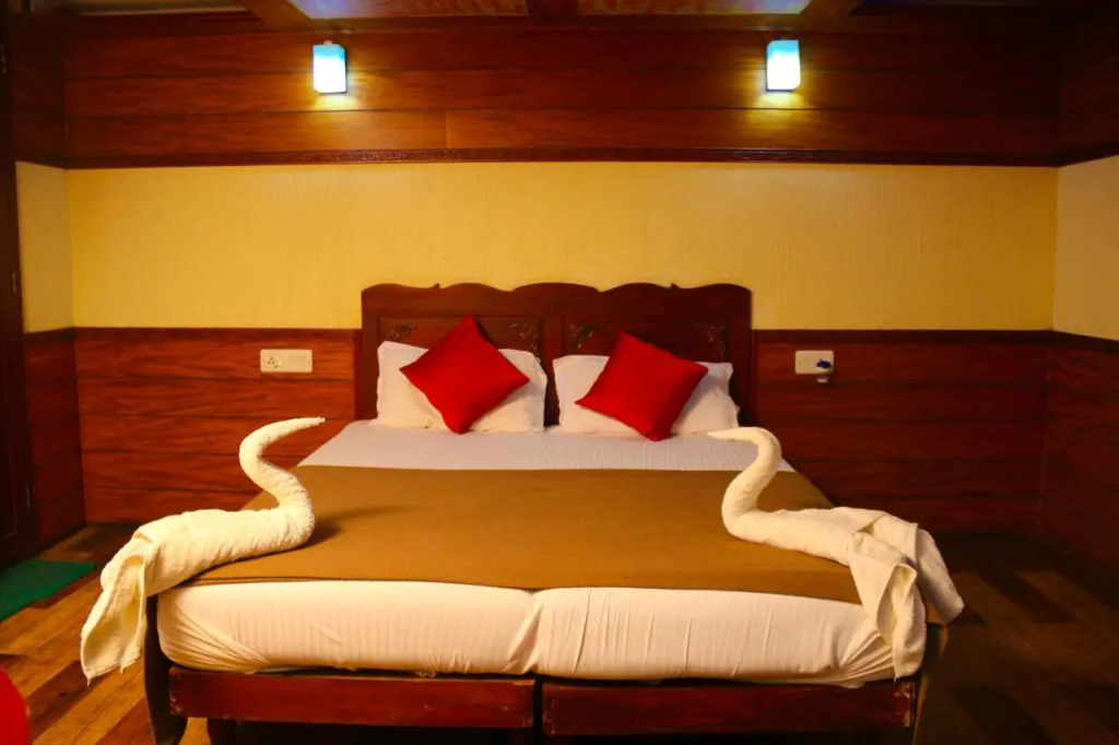 Harmony Houseboats