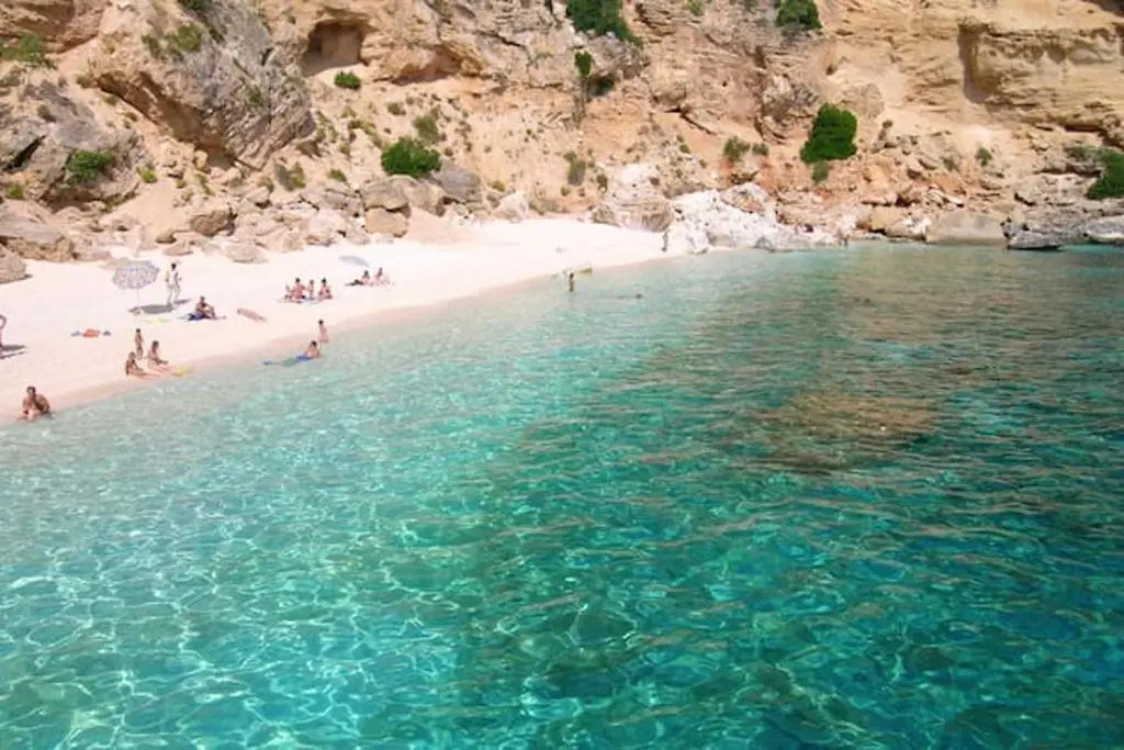3 bedrooms appartement at Cala Gonone 70 m away from the beach with enclosed garden