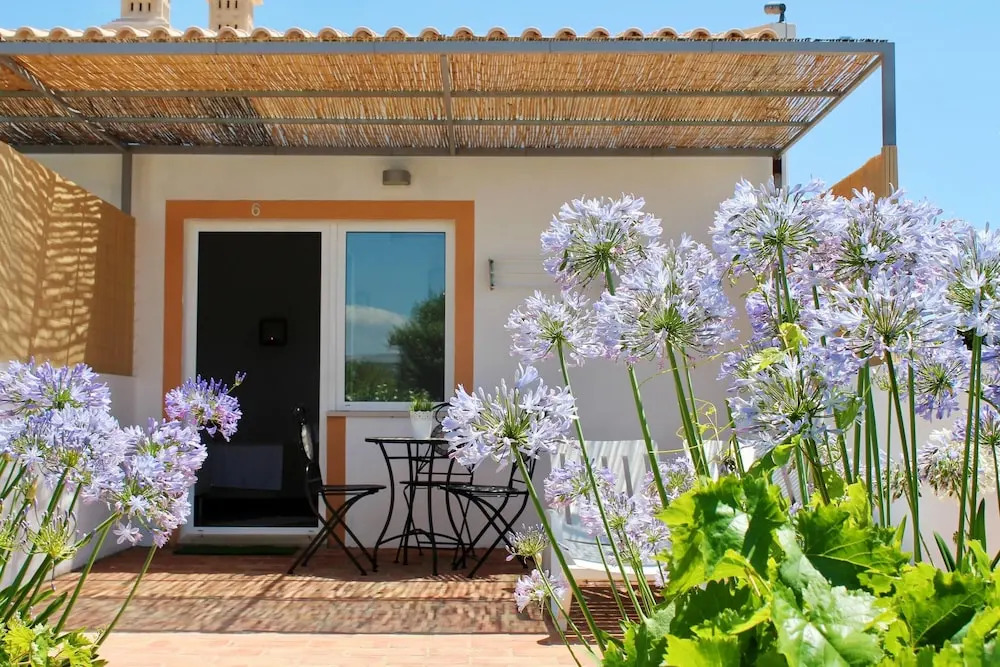 Studio in Faro, With Shared Pool, Enclosed Garden and Wifi - 6 km From the Beach
