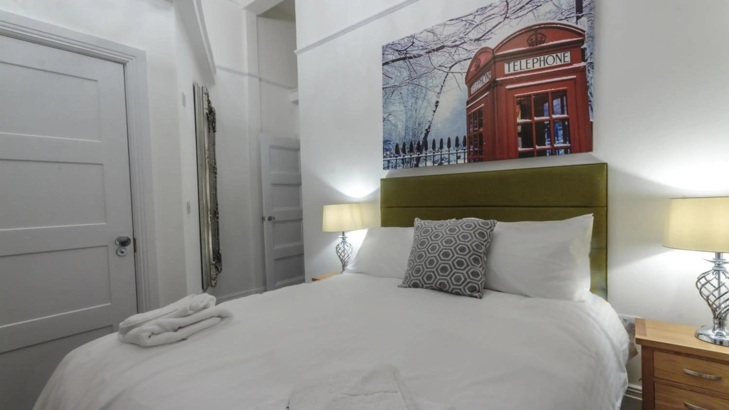 Luxury 2 bed Lower Ground Floor Apartment