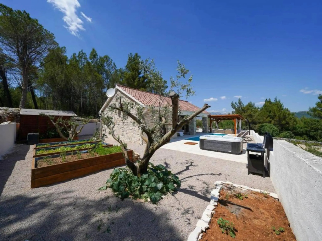 Wonderful Holiday Home in Pridraga with Wellness