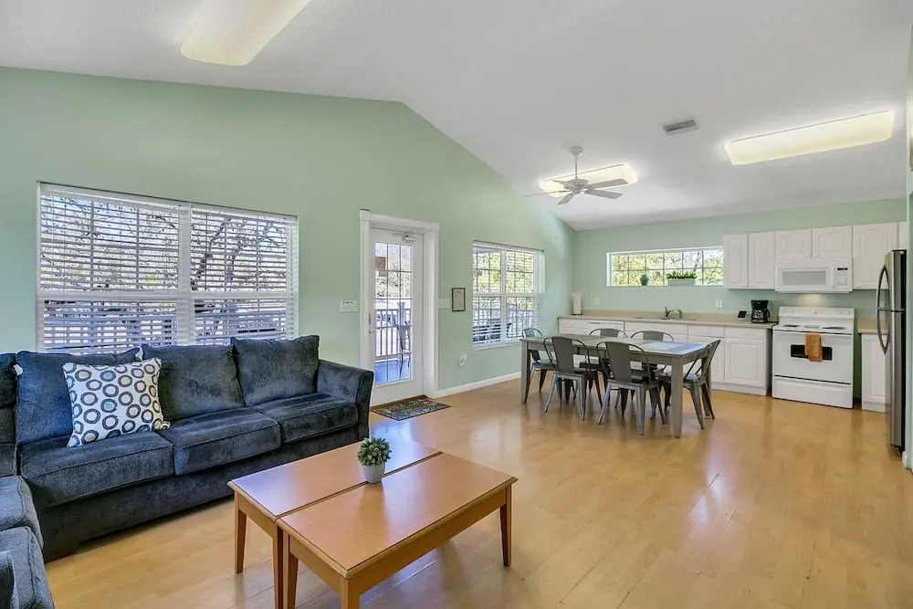 Sleeps 22 in Tarpon Springs - 2 Pools! by RedAwning