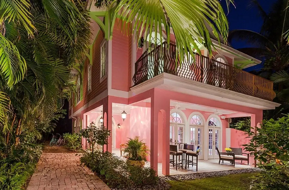 Waterfront Pink House With Private Dock Pool
