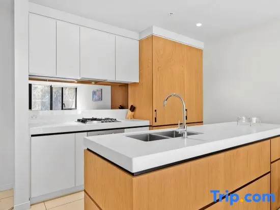Urban Oasia off Chapel St with GYM, Pool & Parking