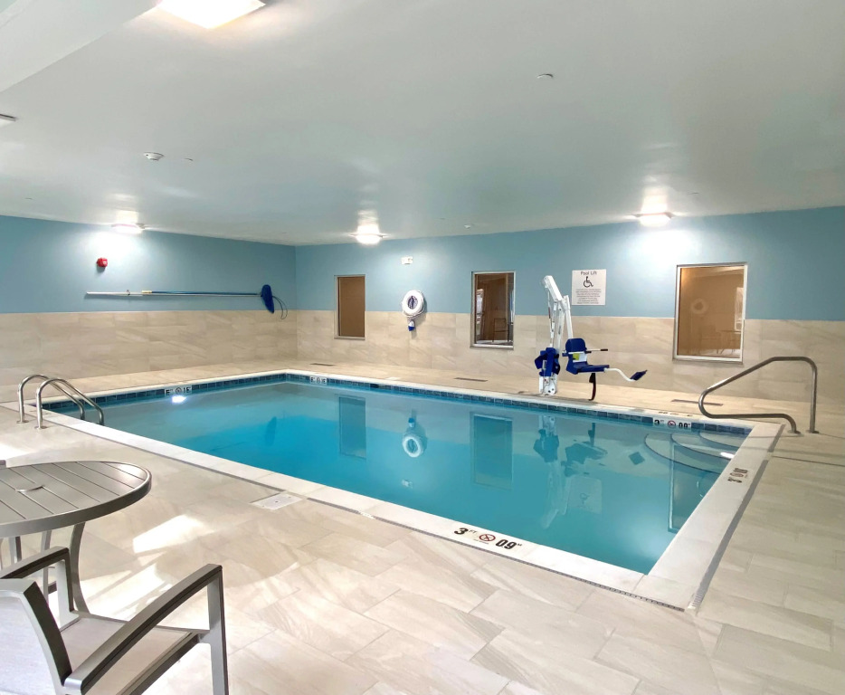Holiday Inn Express & Suites Elyria by IHG