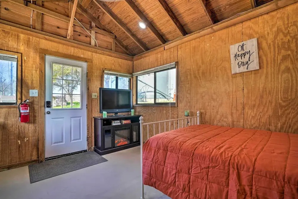 Lake Dunlap Studio w/ Shared Boat Ramp, Dock