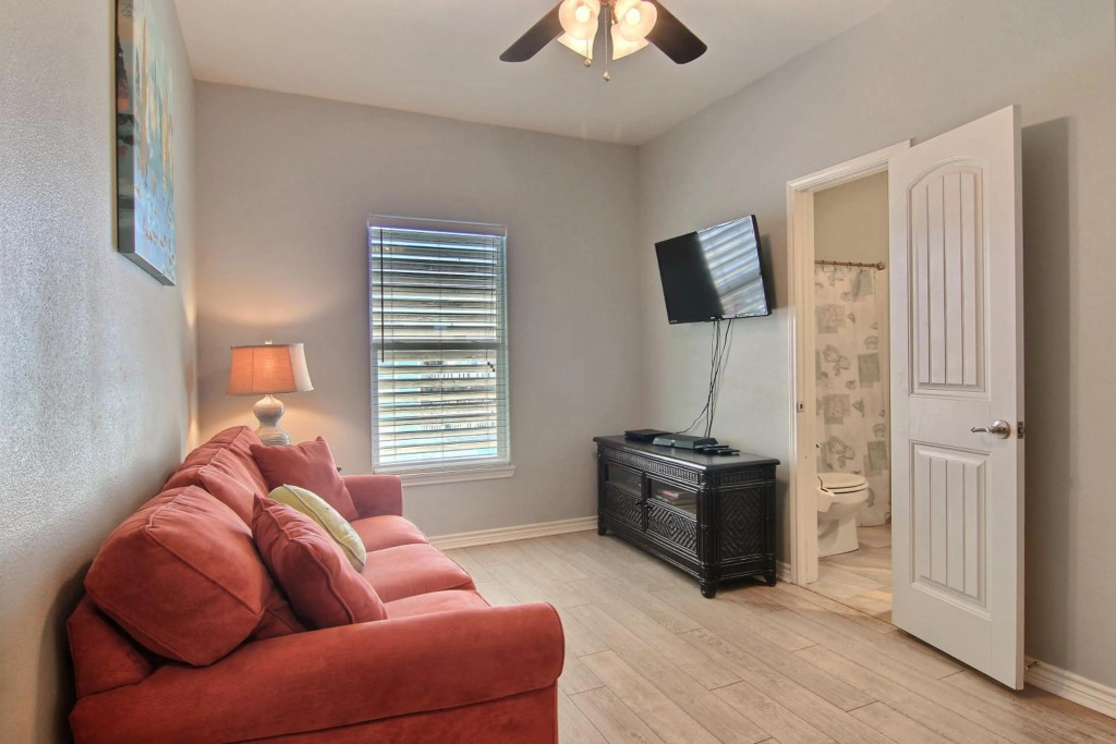 Family Tides Beach House 4 Bedrooms 3 Bathrooms Home