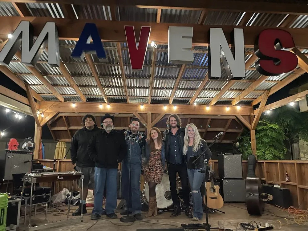 Mavens Inn & Grill