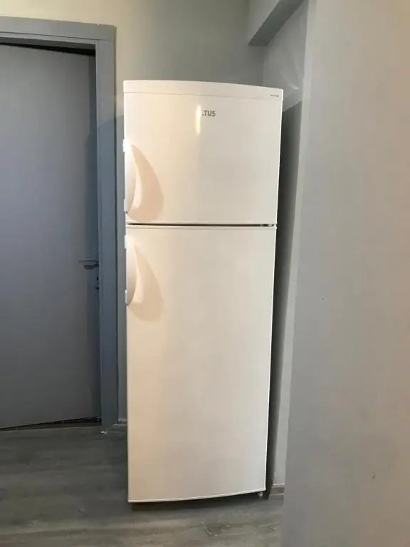 Lovely studio in excellent central location 1 min walk to beach with air/con