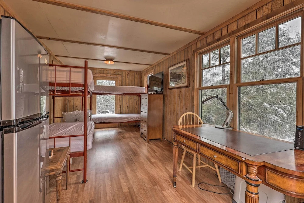 Creekside Cabin 8 Mi to Kings Canyon National Park