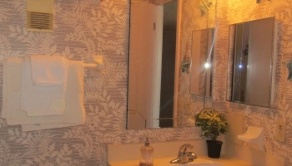 Located on Traffic Free Beach - 2 BR 2 BA - South Point Condominiums 4