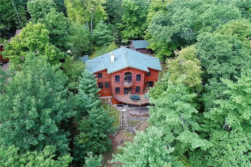 Round House on Round Lake