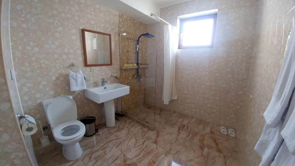 Отель Cross Apartments and Tours