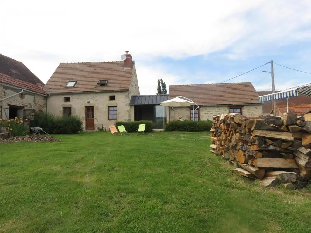 Gîte Louroux-de-Bouble, 4 pièces, 6 personnes - FR-1-489-5