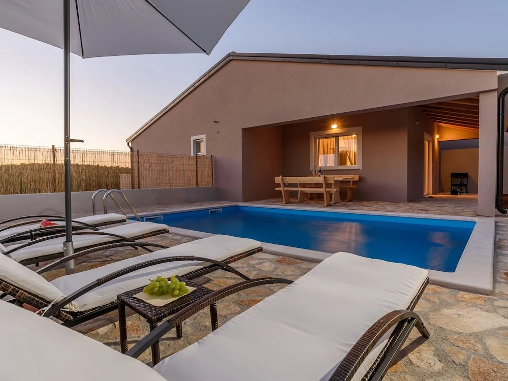 Wonderful Holiday Home With Private Pool and Covered Terrace !