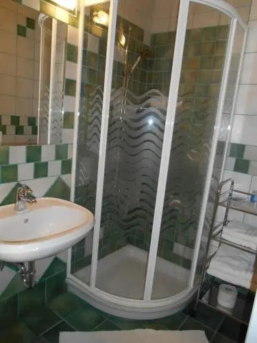 Apartments & Rooms Preseren