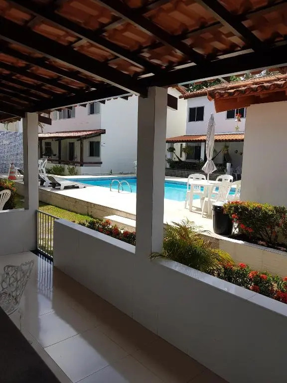 Casa 4/4(Amplos), Cond. fechado com piscina-150m2