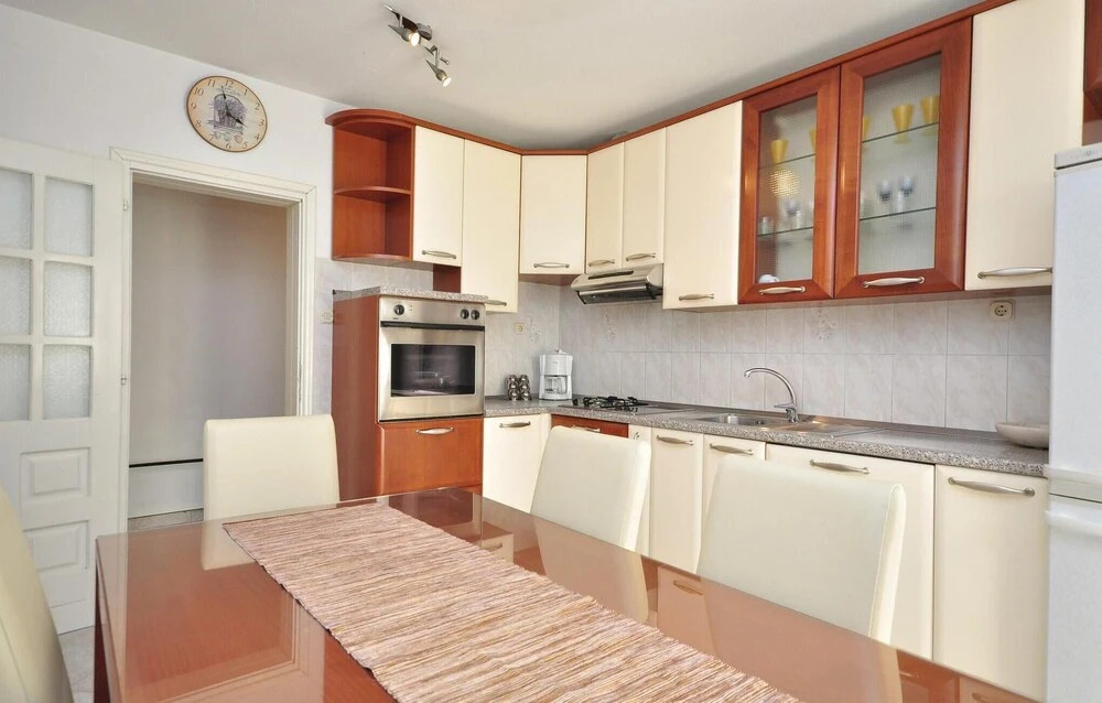 Amazing Apartment in Pucisca With 3 Bedrooms and Wifi