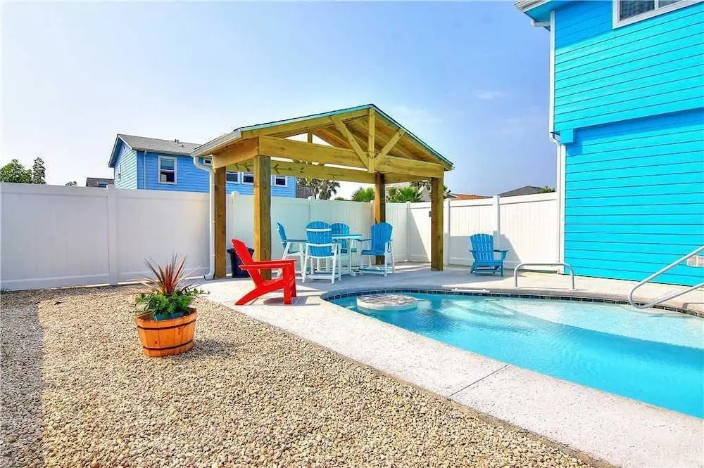 Dolphin House 3 Bedrooms 3 Bathrooms Home