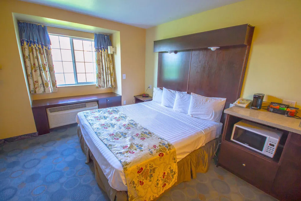 Auburn Travelodge Inn and Suites