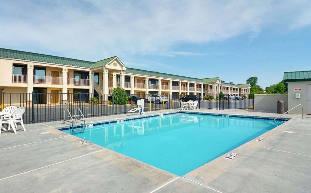 Ramada Inn Calhoun