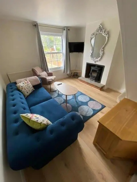 Stunning 2 bedroom cottage with Garden Office