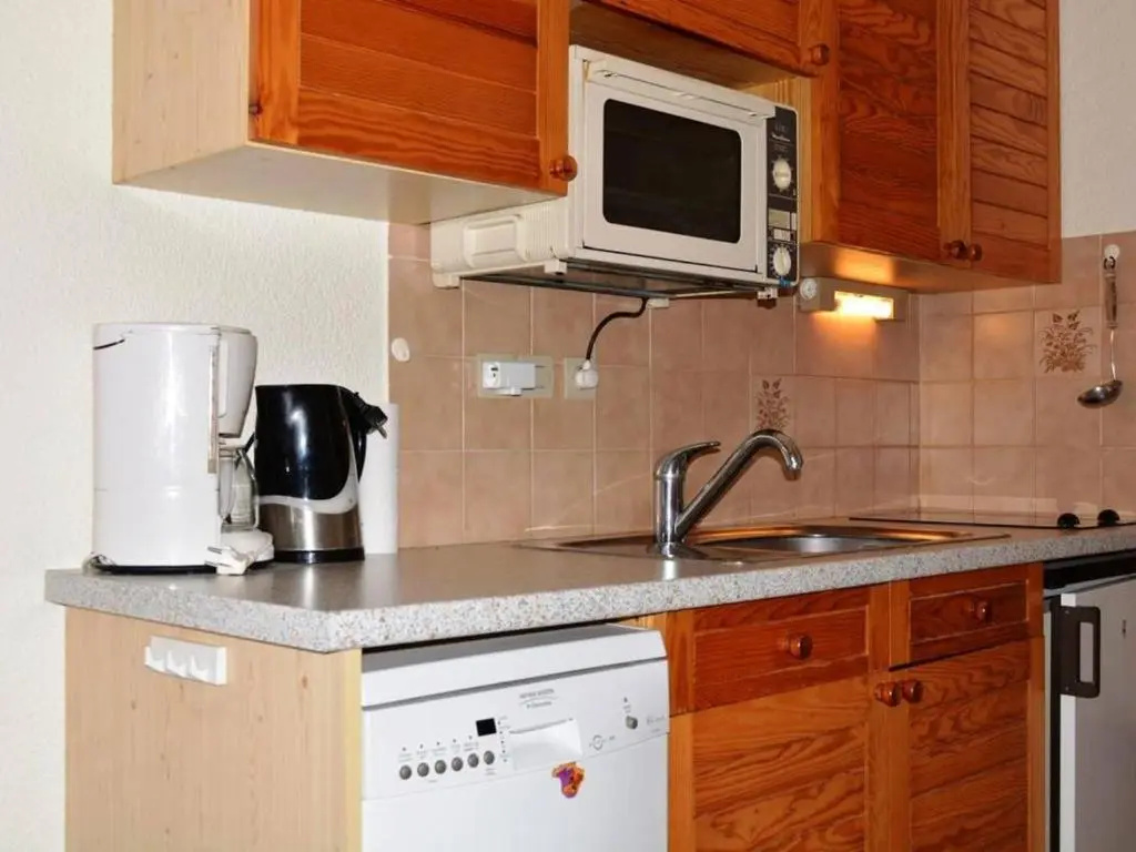 Appartement 2 pièces cabine, 300m pistes/comm, mén. inclus, parking - FR-1-241-11