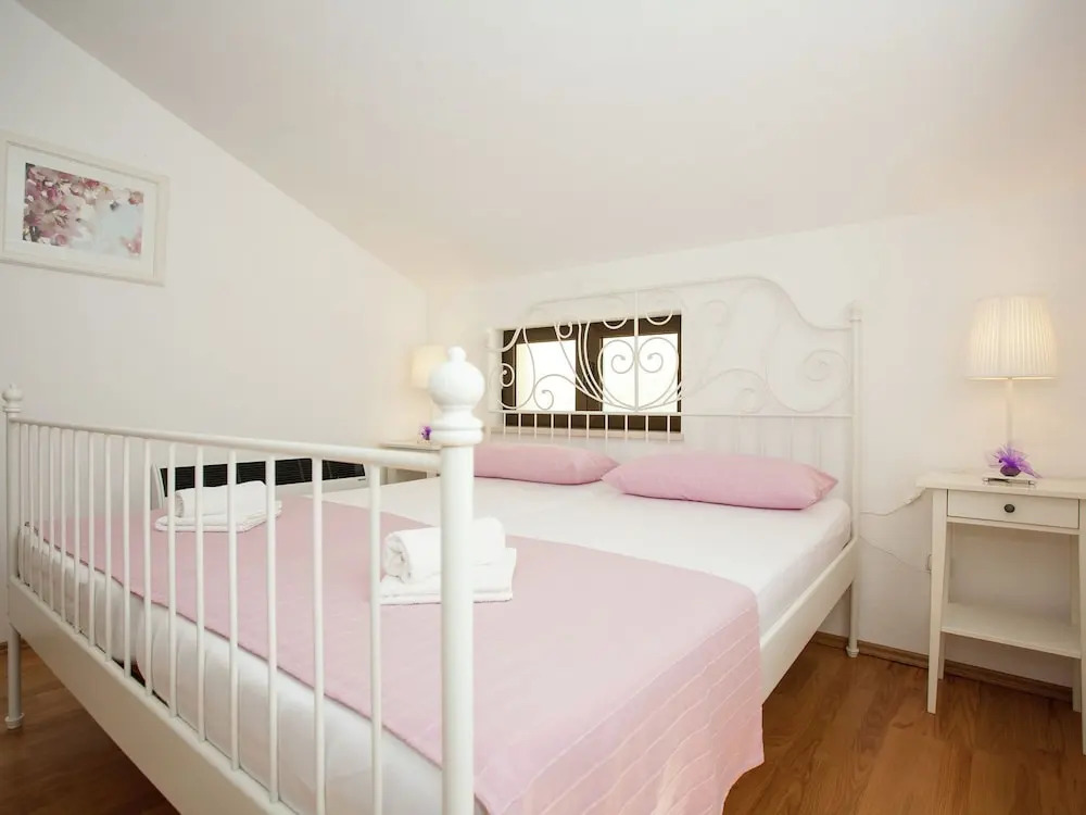 Modern Apartment with Balcony 250 Meters From the Beach And 300 M Krk Town Center