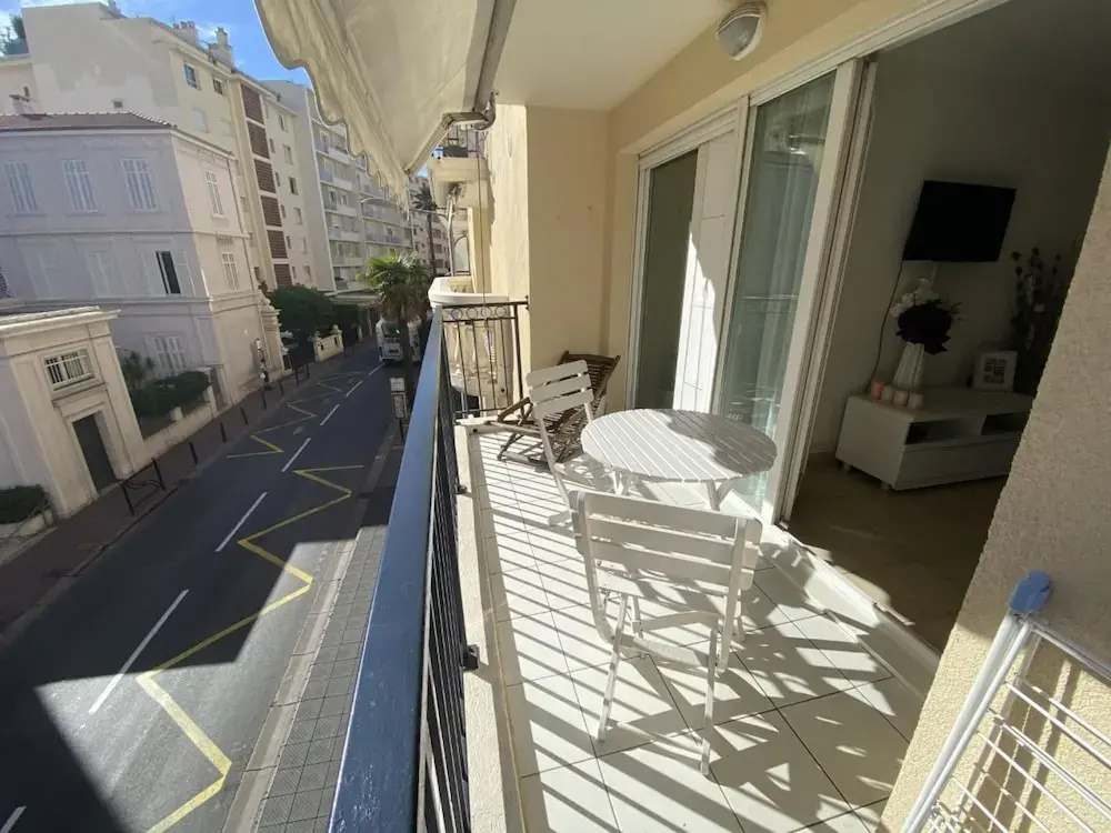 One Bedroom Apartment in the Center of Cannes a few Steps From the Beaches and the Conference Center - 2005