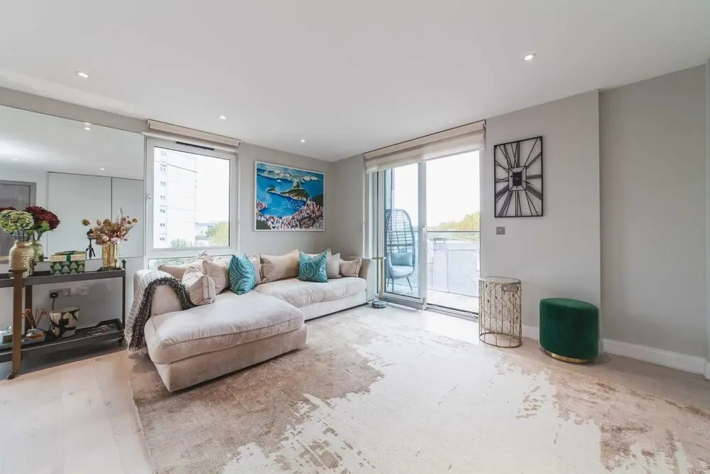 Stylish Three-bedroom Battersea Flat