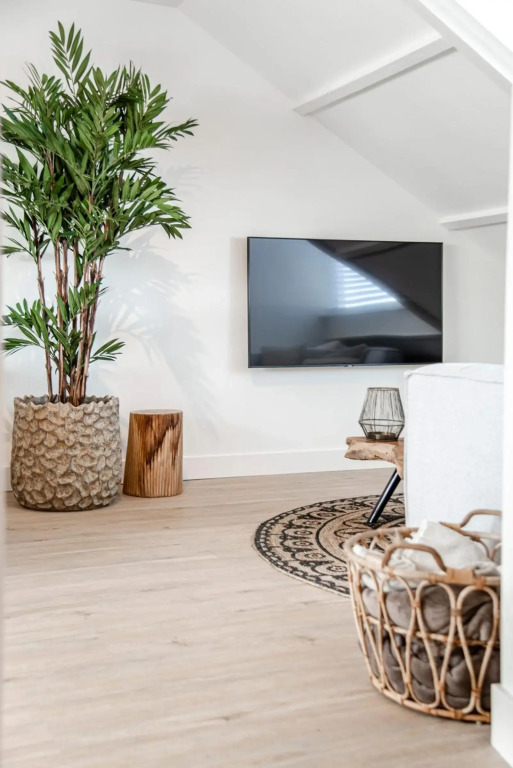 Yucca Beachhouse - Luxury Loft Apartment