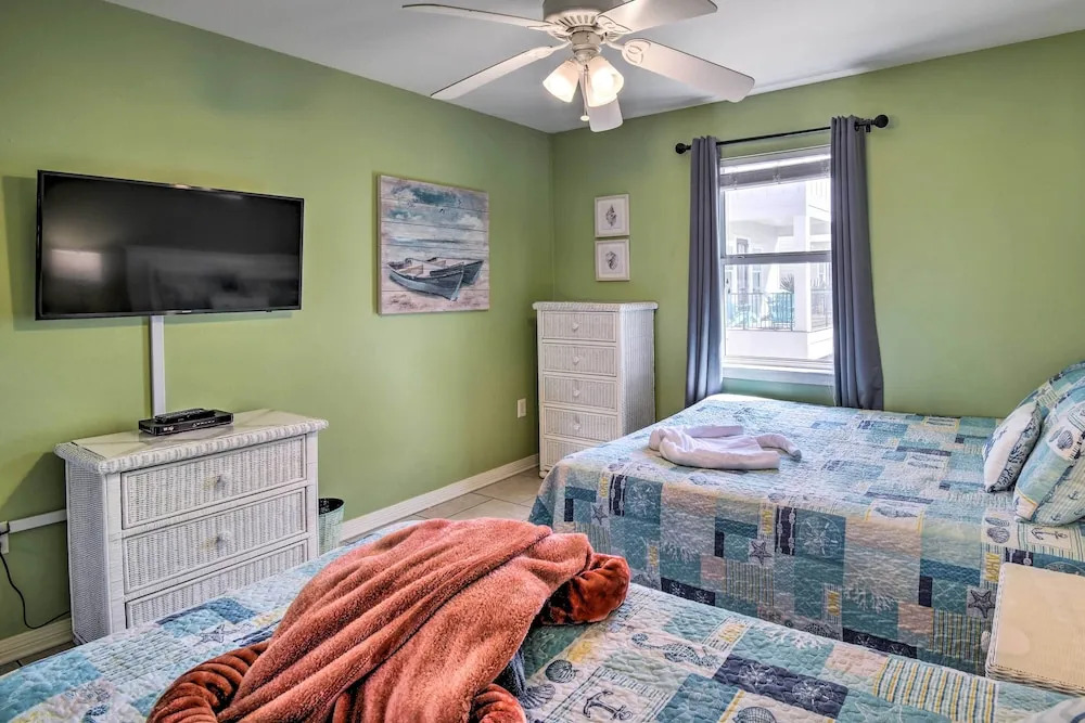 Gulf Shores Beach Condo w/ Community Pool!