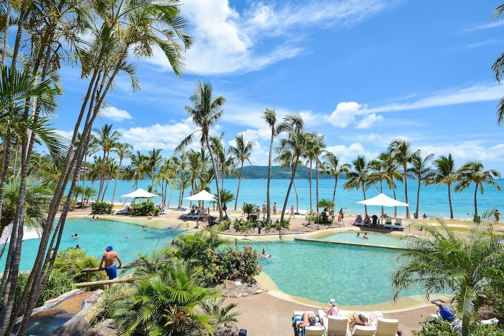Lagoon Beachfront Lodge 206 on Hamilton Island by HamoRent