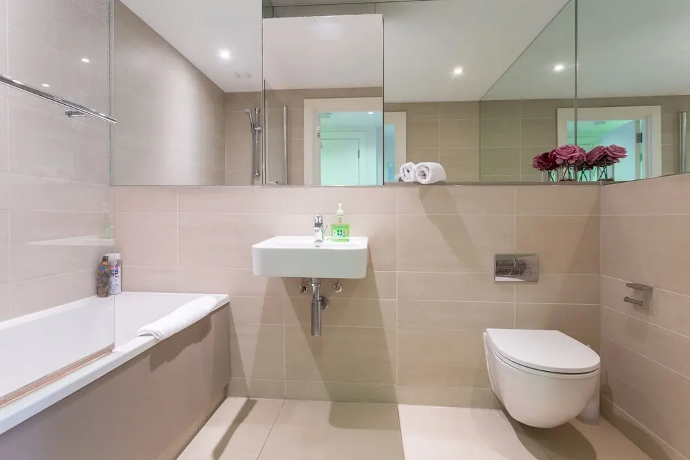 Greenwich Two Bed Flat, with Pool &Parking