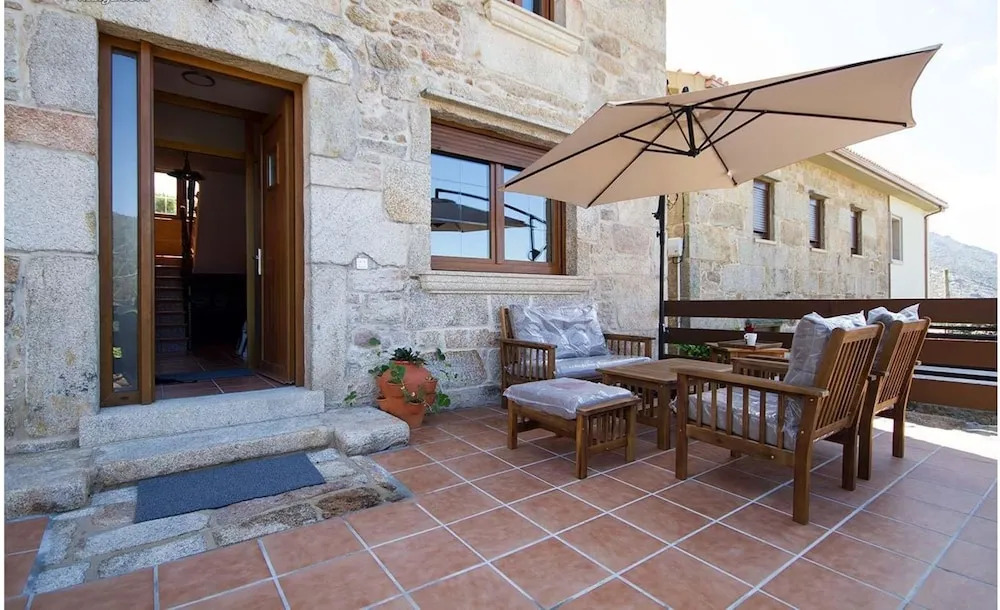 House - 4 Bedrooms with WiFi - 107751