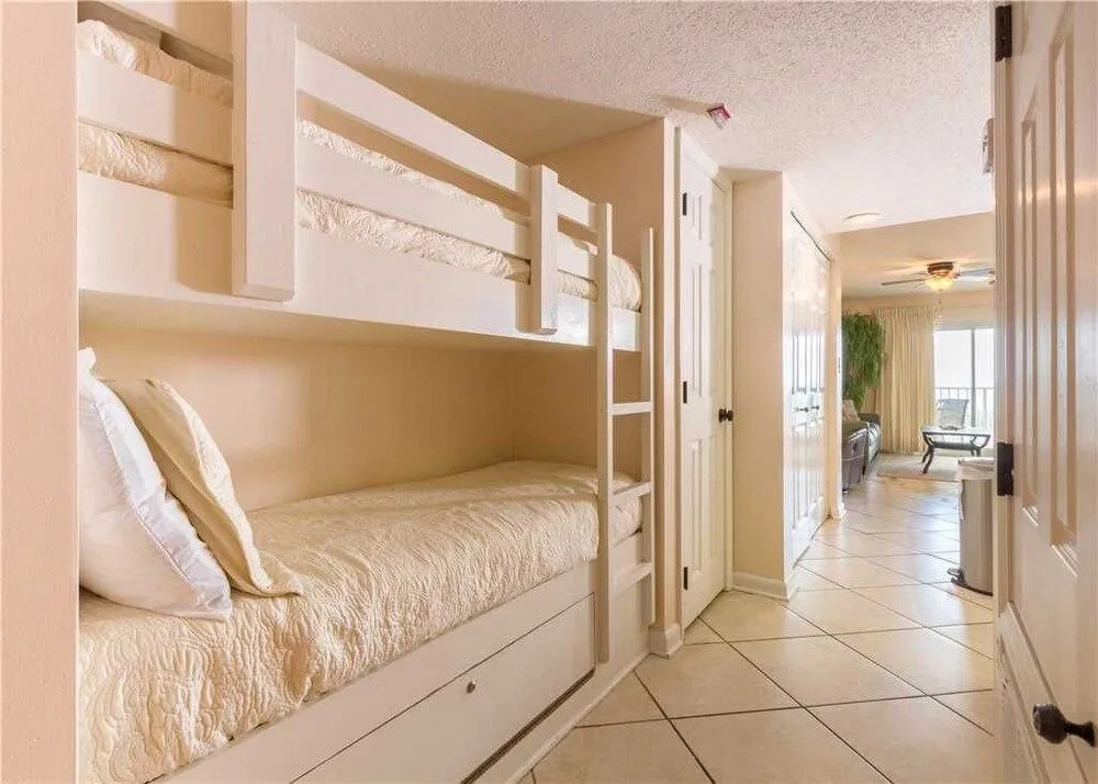 Four Winds 104 - 1 Br condo by RedAwning