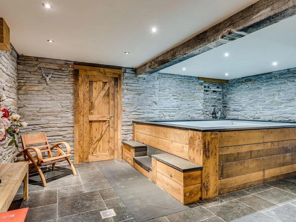 Group Stay with Spa in Vielsalm