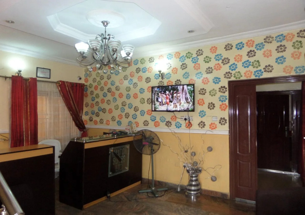 Maxton Suites