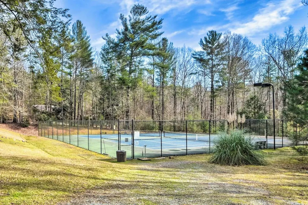 Near Hiking Trails: Hot Tub Haven in Ellijay!