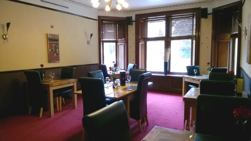 Crown Hotel & Bar