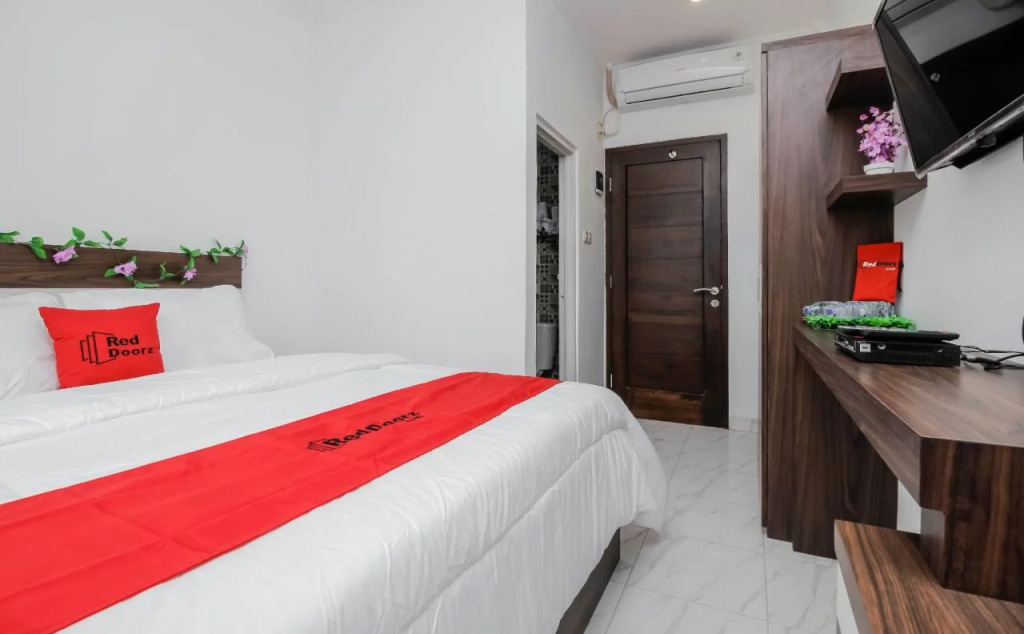 Reddoorz Plus @ Mampang Prapatan