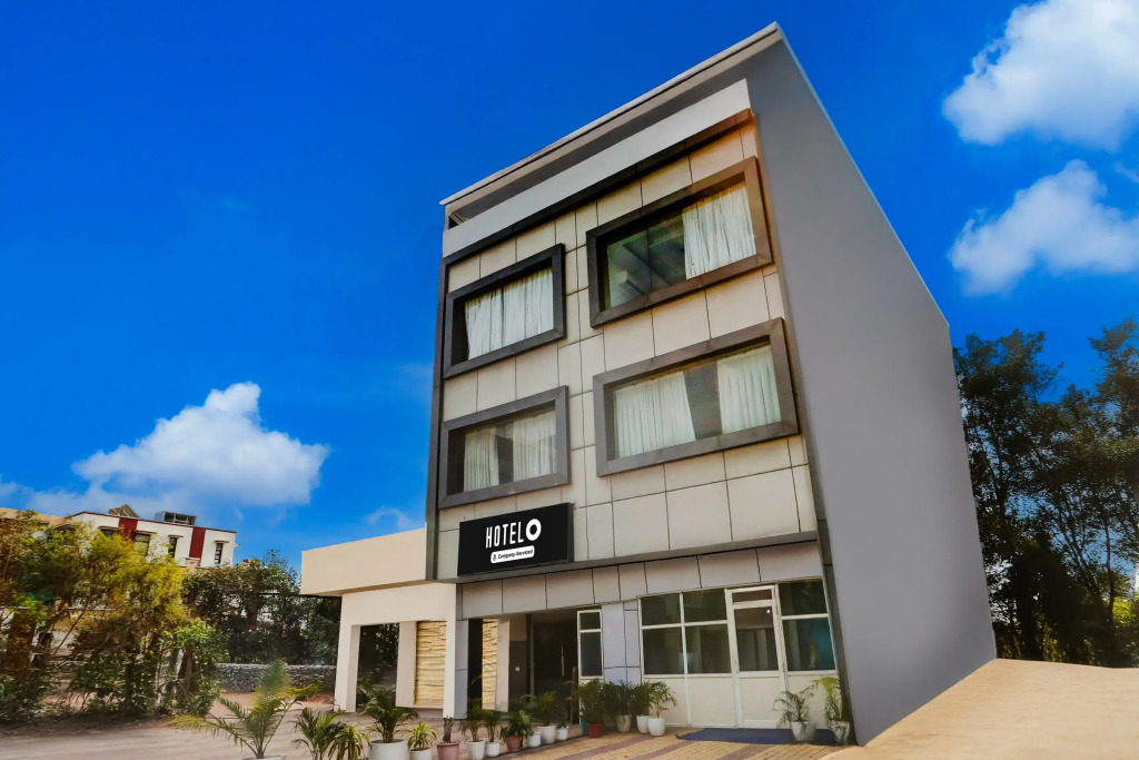 Hotel O by OYO Lohgarh Road Zirakpur Formerly JB Plaza
