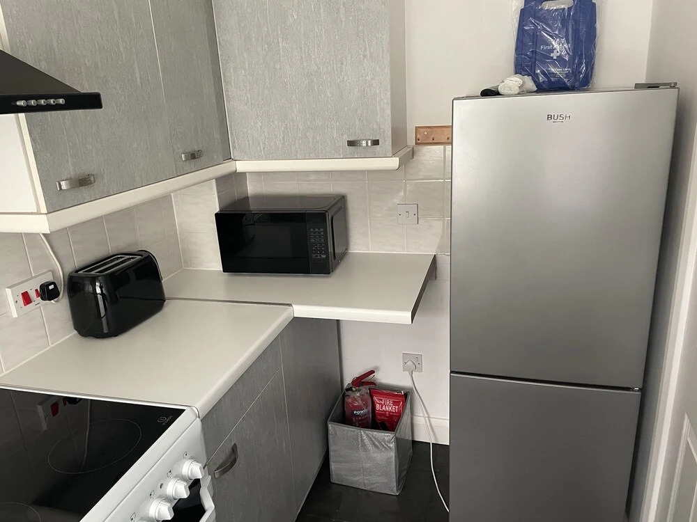 3-bed House in Stoke-on-trent Free Sky Free Wifi