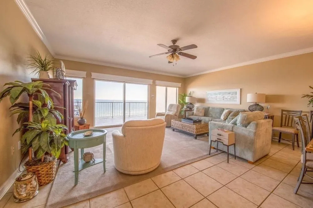 Admiral's Quarters 702 - 3 Br condo by RedAwning