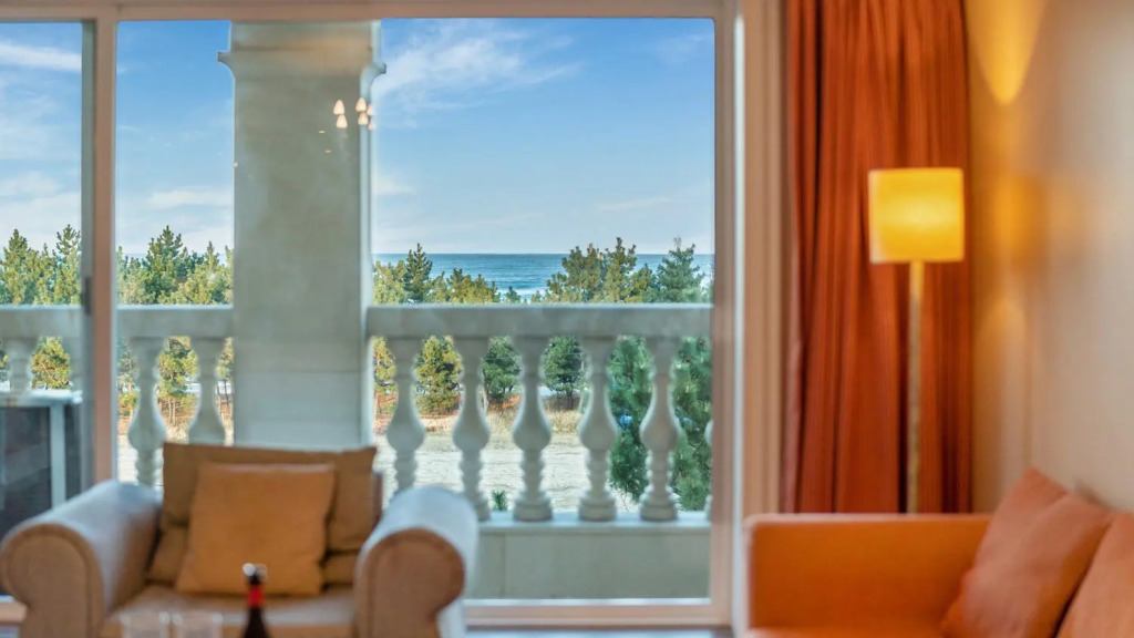 Yangyang Golden Bay Pension