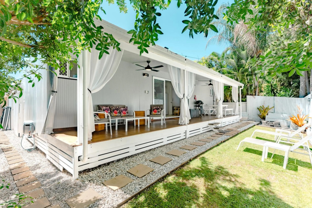 Private Outdoor Spa, Fire Pit, Cinema Room - THE COTTAGE COOLUM BEACH