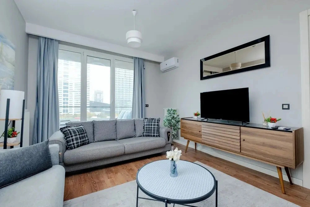 lUX RESIDENCE IN HIGH FLOOR